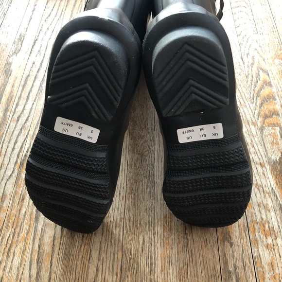 NWT Black Hunter Rain Boots - Picture 4 of 5